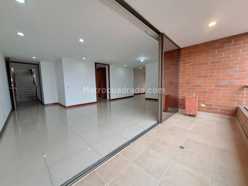 Apartamento de 2 Alcobas con Piscina en Loma de los Parra - 5