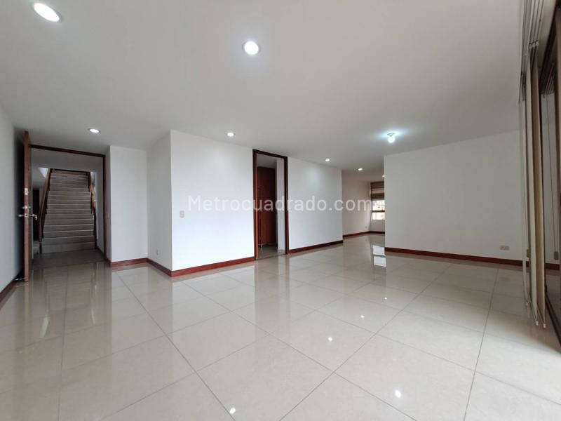 Apartamento de 2 Alcobas con Piscina en Loma de los Parra - 6