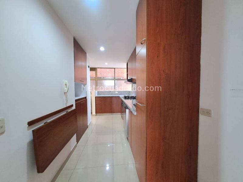 Apartamento de 2 Alcobas con Piscina en Loma de los Parra - 7