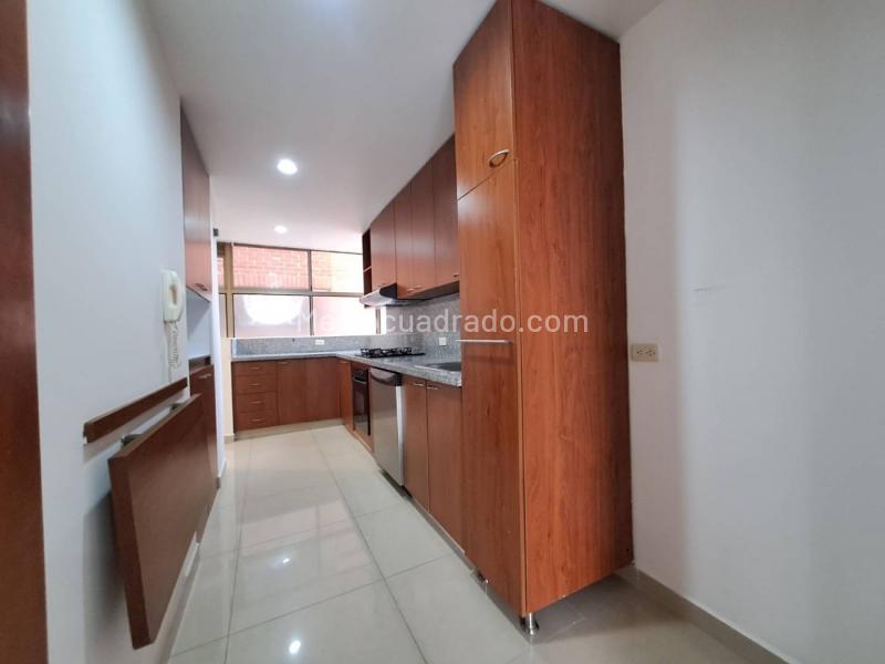 Apartamento de 2 Alcobas con Piscina en Loma de los Parra - 8