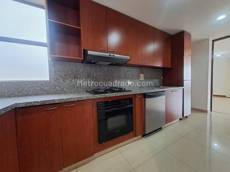 Apartamento de 2 Alcobas con Piscina en Loma de los Parra - 9