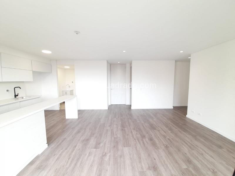 Modern 2BR Apartment in Lalinde - 4