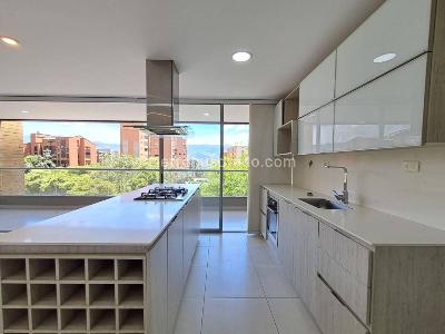 Apartamento de 3 alcobas en arriendo en Castropol, Medellín, 145 m² · foto 5 de 20