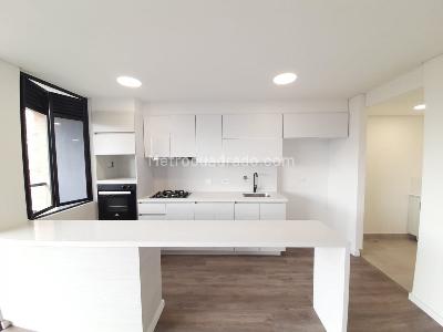 Apartamento en arriendo en Lalinde, Medellín · foto 2 de 17