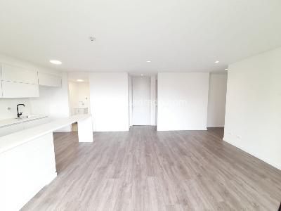 Apartamento en arriendo en Lalinde, Medellín · foto 3 de 17