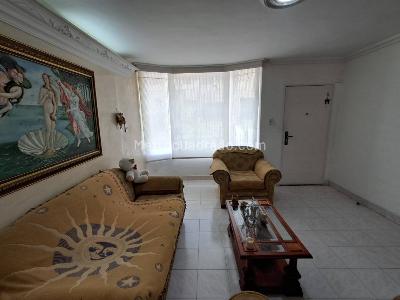 Casa de 3 alcobas en arriendo en Los Colores, Medellín, 320 m² · foto 2 de 20