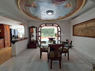 Casa de 3 alcobas en arriendo en Los Colores, Medellín, 320 m² · foto 3 de 20