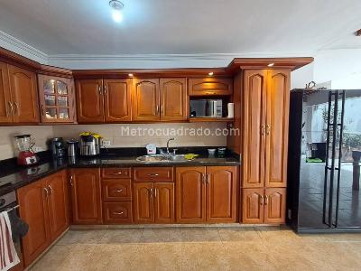 Casa de 3 alcobas en arriendo en Los Colores, Medellín, 320 m² · foto 5 de 20