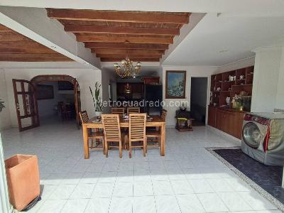 Casa de 3 alcobas en arriendo en Los Colores, Medellín, 320 m² · foto 8 de 20