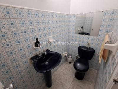 Casa de 3 alcobas en arriendo en Los Colores, Medellín, 320 m² · foto 10 de 20