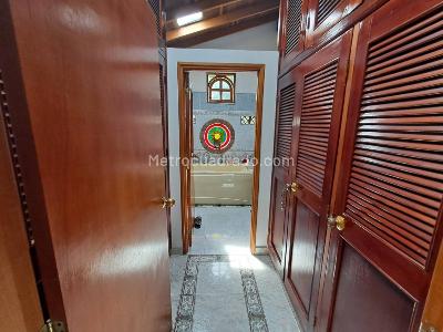 Casa de 3 alcobas en arriendo en Los Colores, Medellín, 320 m² · foto 16 de 20