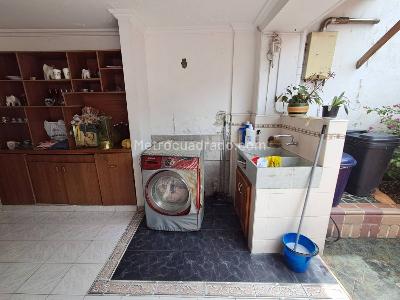 Casa de 3 alcobas en arriendo en Los Colores, Medellín, 320 m² · foto 18 de 20