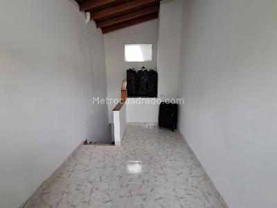 Casa de 3 alcobas en arriendo en Los Colores, Medellín, 320 m² · foto 19 de 20