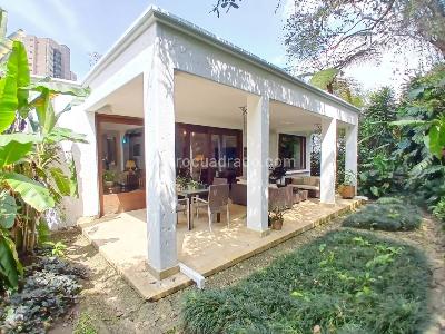 Casa de 3 alcobas en arriendo en Los Balsos, Medellín, 333 m² · foto 8 de 20