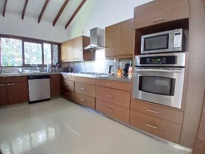 Casa de 3 alcobas en arriendo en Los Balsos, Medellín, 333 m² · foto 13 de 20