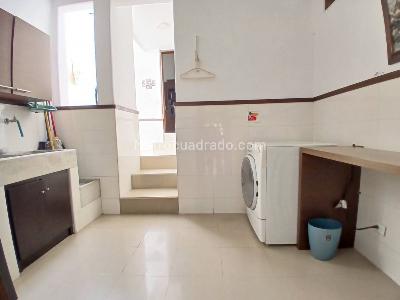 Casa de 3 alcobas en arriendo en Los Balsos, Medellín, 333 m² · foto 14 de 20