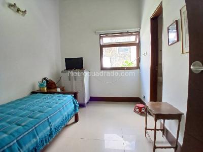 Casa de 3 alcobas en arriendo en Los Balsos, Medellín, 333 m² · foto 15 de 20