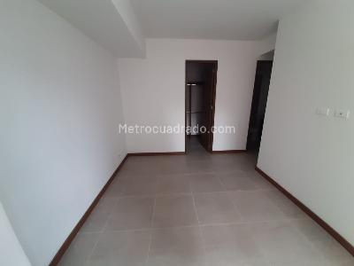Apartamento de 3 alcobas en venta en San Jose Obrero, Bello, 75 m² · foto 2 de 18