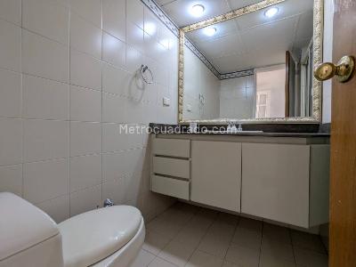 Apartamento en venta en El Tesoro, Medellín · foto 8 de 17