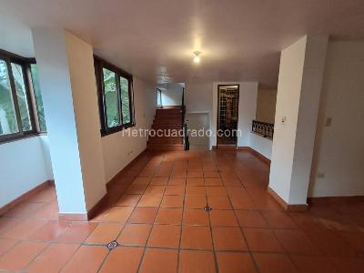 Casa de 5 alcobas en arriendo en Bosques De Zuñiga, Envigado, 280 m² · foto 3 de 20