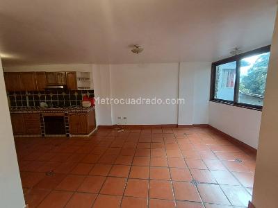 Casa de 5 alcobas en arriendo en Bosques De Zuñiga, Envigado, 280 m² · foto 4 de 20