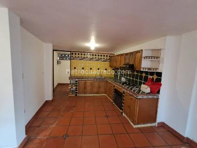Casa de 5 alcobas en arriendo en Bosques De Zuñiga, Envigado, 280 m² · foto 5 de 20