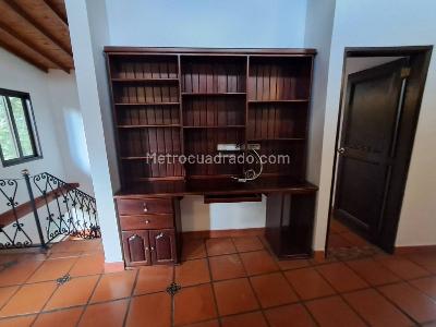 Casa de 5 alcobas en arriendo en Bosques De Zuñiga, Envigado, 280 m² · foto 7 de 20
