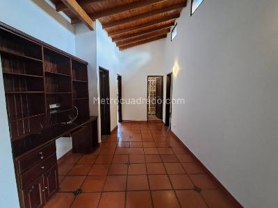Casa de 5 alcobas en arriendo en Bosques De Zuñiga, Envigado, 280 m² · foto 8 de 20