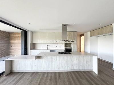 Apartamento de 3 alcobas en venta en Llano Grande, Rionegro, 291 m² · foto 2 de 19
