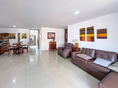 Apartamento de 3 alcobas en venta en Laureles, Medellín, 155 m² · foto 2 de 20