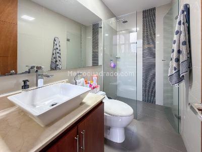 Apartamento de 3 alcobas en venta en Laureles, Medellín, 155 m² · foto 14 de 20