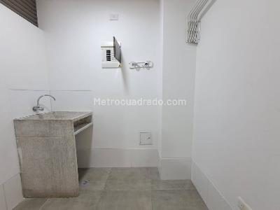 Apartaestudio en arriendo en Loma De Los Gonzalez, Medellín · foto 3 de 17
