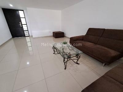 Casa de 4 alcobas en arriendo en El Tesoro, Medellín, 300 m² · foto 2 de 20