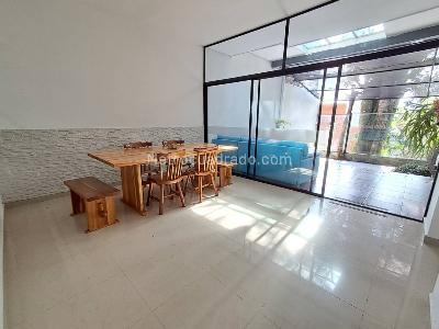Casa de 4 alcobas en arriendo en El Tesoro, Medellín, 300 m² · foto 3 de 20