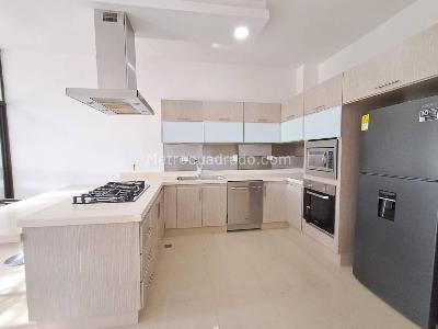 Casa de 4 alcobas en arriendo en El Tesoro, Medellín, 300 m² · foto 6 de 20