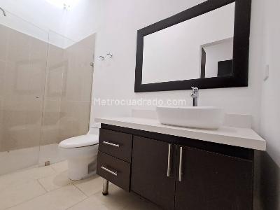 Casa de 4 alcobas en arriendo en El Tesoro, Medellín, 300 m² · foto 14 de 20