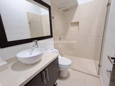 Casa de 4 alcobas en arriendo en El Tesoro, Medellín, 300 m² · foto 17 de 20