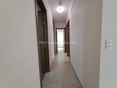 Apartamento de 3 alcobas en venta en San Jose Obrero, Bello, 83 m² · foto 4 de 8