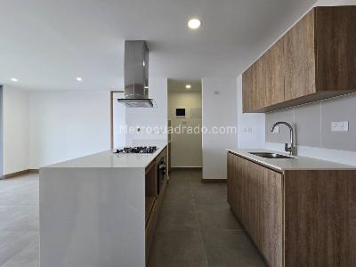 Apartamento de 2 alcobas en venta en San Nicolas, Rionegro, 68 m² · foto 2 de 20