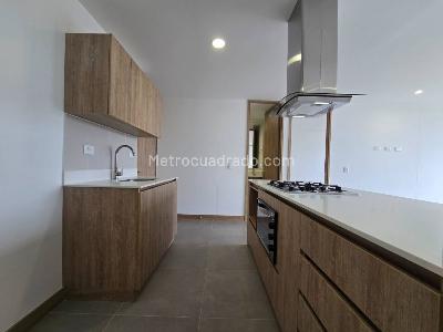 Apartamento de 2 alcobas en venta en San Nicolas, Rionegro, 68 m² · foto 3 de 20