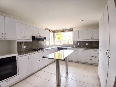 Apartamento de 4 alcobas en venta en Loma De Los Gonzalez, Medellín, 226 m² · foto 11 de 20