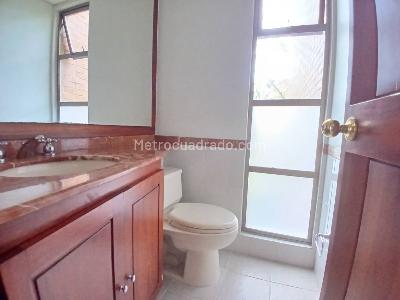 Apartamento de 4 alcobas en venta en Loma De Los Gonzalez, Medellín, 226 m² · foto 12 de 20