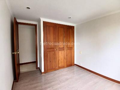 Apartamento de 4 alcobas en venta en Loma De Los Gonzalez, Medellín, 226 m² · foto 13 de 20