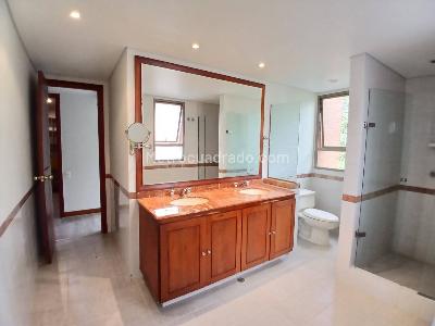 Apartamento de 4 alcobas en venta en Loma De Los Gonzalez, Medellín, 226 m² · foto 15 de 20