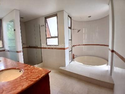 Apartamento de 4 alcobas en venta en Loma De Los Gonzalez, Medellín, 226 m² · foto 16 de 20