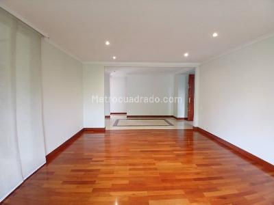 Apartamento de 4 alcobas en venta en Loma De Los Gonzalez, Medellín, 226 m² · foto 2 de 20