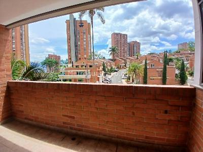 Apartamento de 4 alcobas en venta en Loma De Los Gonzalez, Medellín, 226 m² · foto 3 de 20