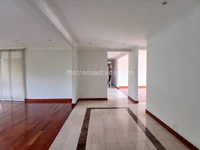 Apartamento de 4 alcobas en venta en Loma De Los Gonzalez, Medellín, 226 m² · foto 5 de 20