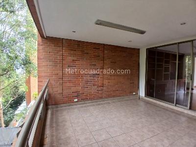 Apartamento de 4 alcobas en venta en Loma De Los Gonzalez, Medellín, 226 m² · foto 6 de 20
