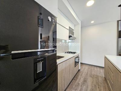 Apartamento de 2 alcobas en venta en El Poblado, Medellín, 72 m² · foto 3 de 20